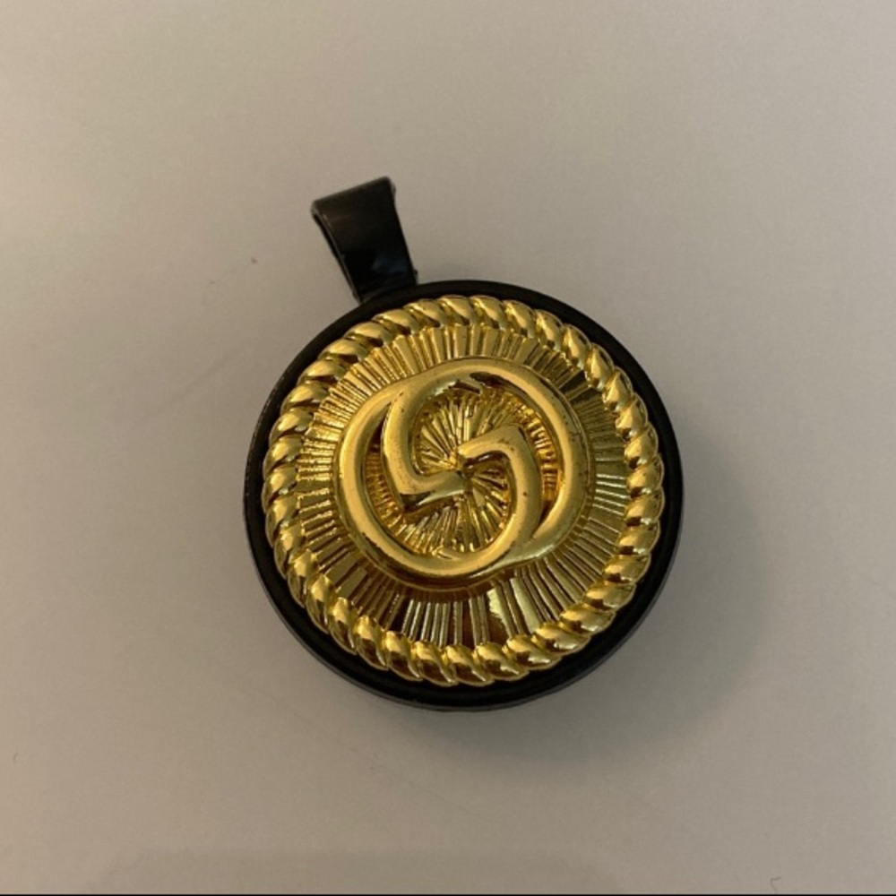 Gucci Button Charm Upcycled - Picture 7 of 8